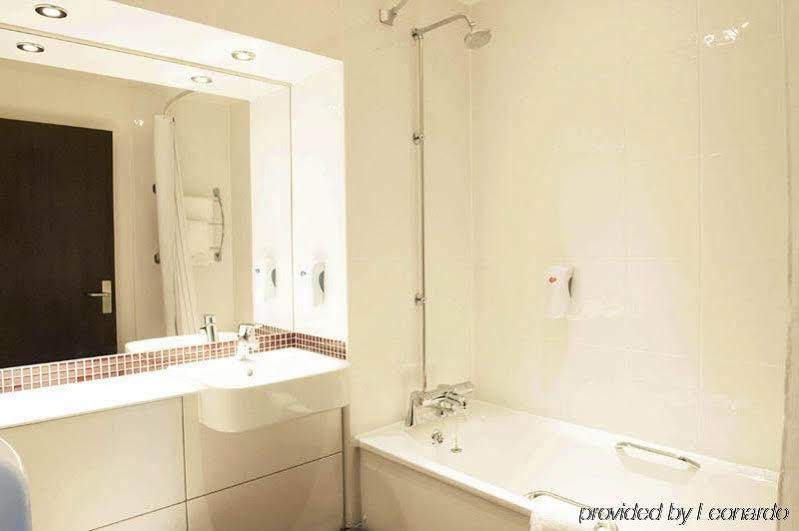 Premier Inn Canterbury City Centre 외부 사진